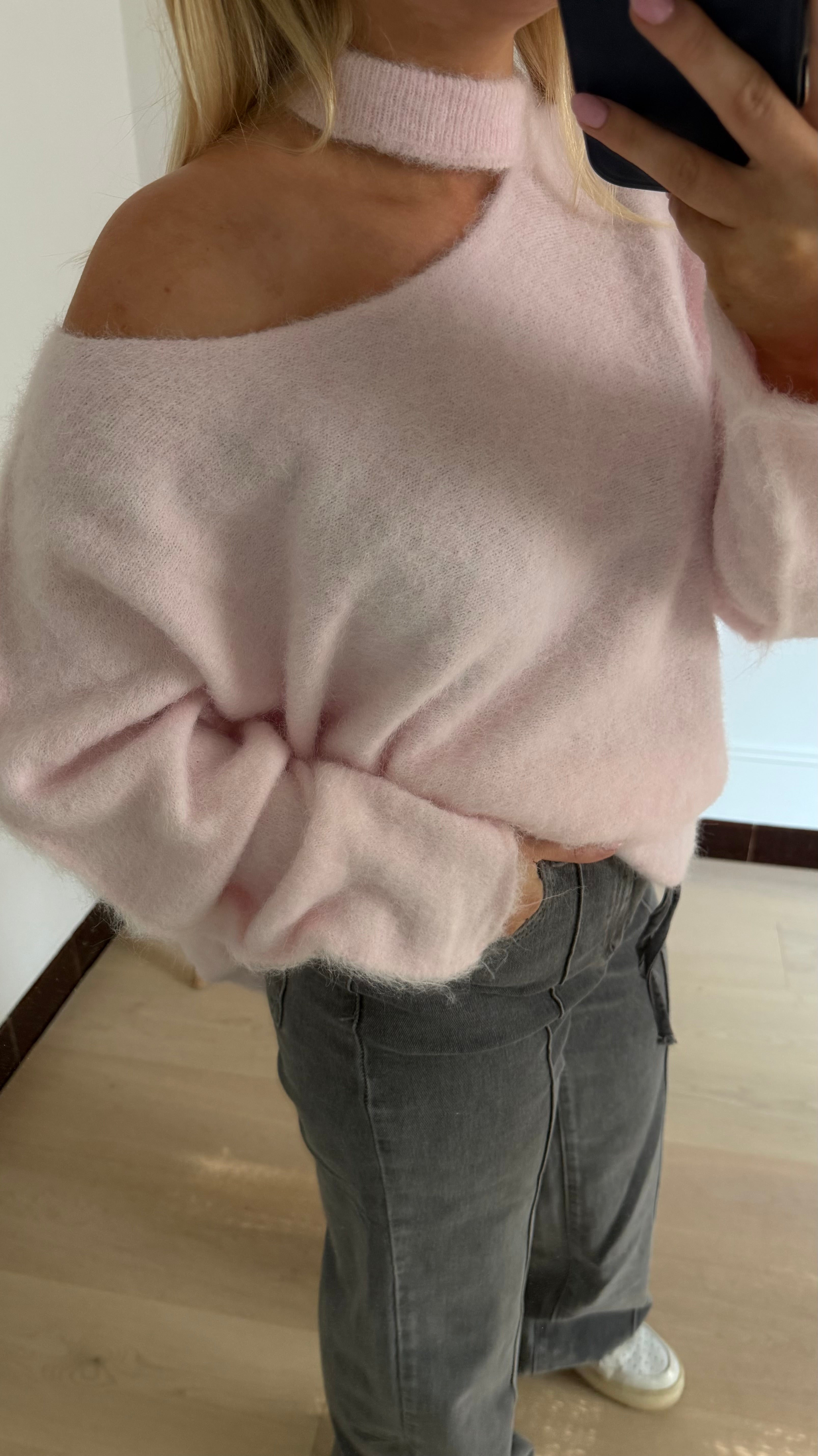 Fay Cut Out Pull Rose