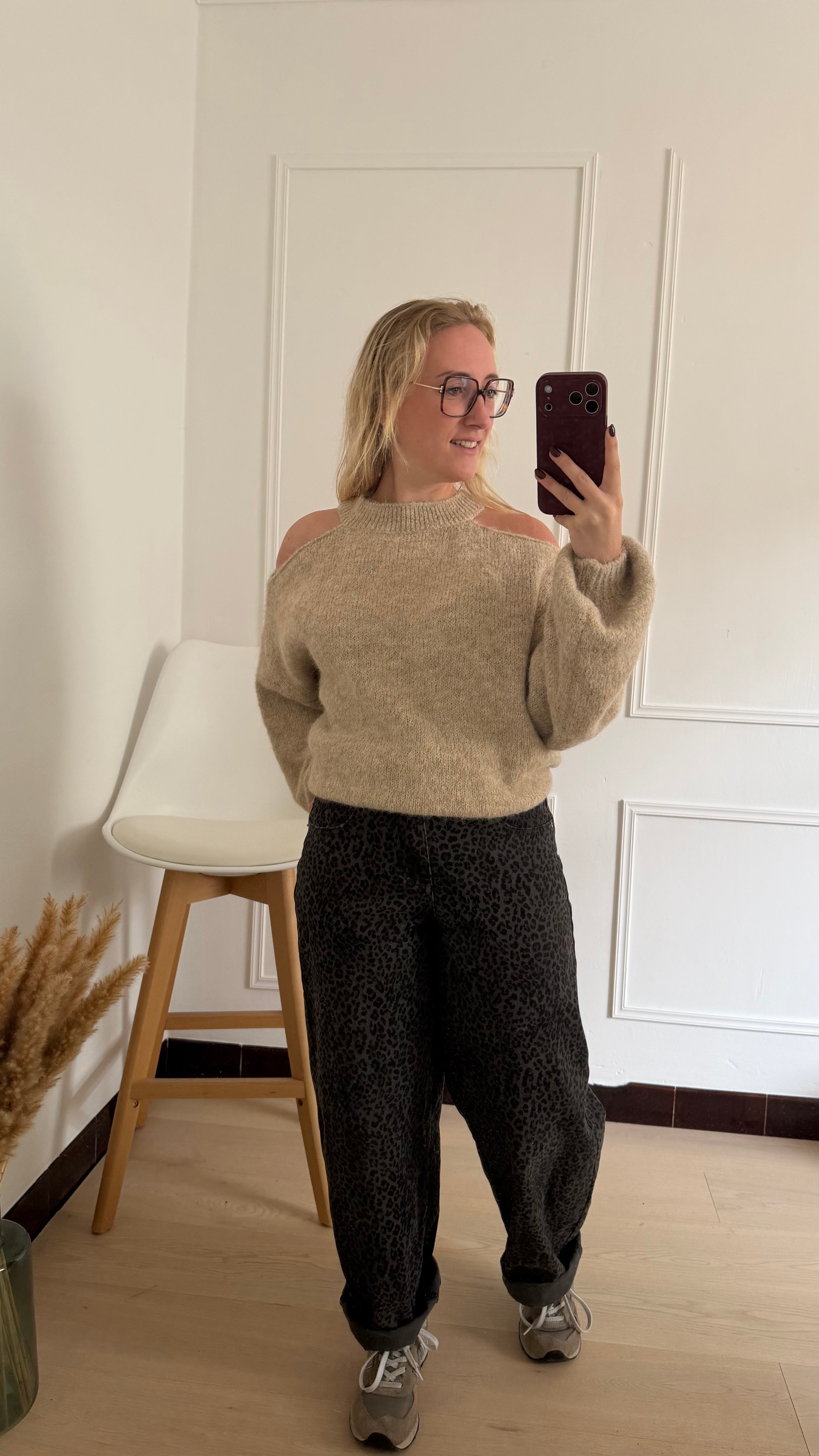Elora Cut Out Pull Beige